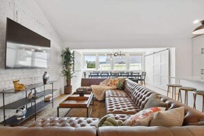 テレビ、書斎 / ワークスペース