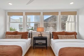 13 habitaciones, escritorio y tabla de planchar con plancha 