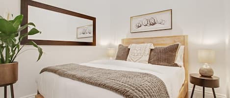 4 bedrooms, desk, iron/ironing board, free WiFi