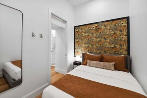 3 bedrooms, desk, iron/ironing board, travel crib