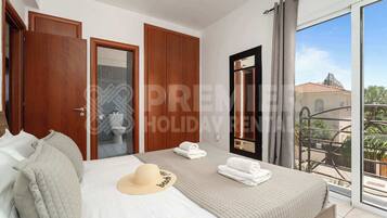 5 quartos, ferros/tábuas de passar roupa, Wi-Fi, roupa de cama