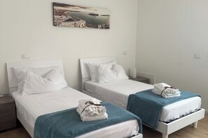 2 bedrooms, iron/ironing board, travel cot, free WiFi