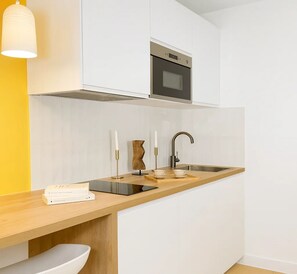 Comfort Studio, Courtyard View | Private kitchen | Espresso maker, electric kettle - 1576 Provence (Paris)