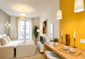 Comfort Studio, Courtyard View | Private kitchen | Espresso maker, electric kettle - 1576 Provence (Paris)
