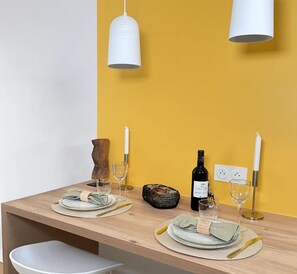 Comfort Studio, Courtyard View | Living area | 80-cm Smart TV with digital channels - 1576 Provence (Paris)