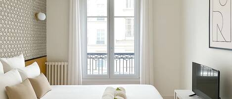 Comfort Studio, Courtyard View | Living area | 80-cm Smart TV with digital channels