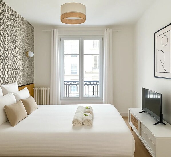 Comfort-studio, näköala pihalle | Oleskelualue | 80–senttinen äly-TV, jossa digitaalikanavat