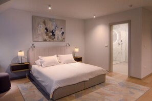 Deluxe tweepersoonskamer | Een gratis minibar, een kluis op de kamer, individueel gedecoreerd