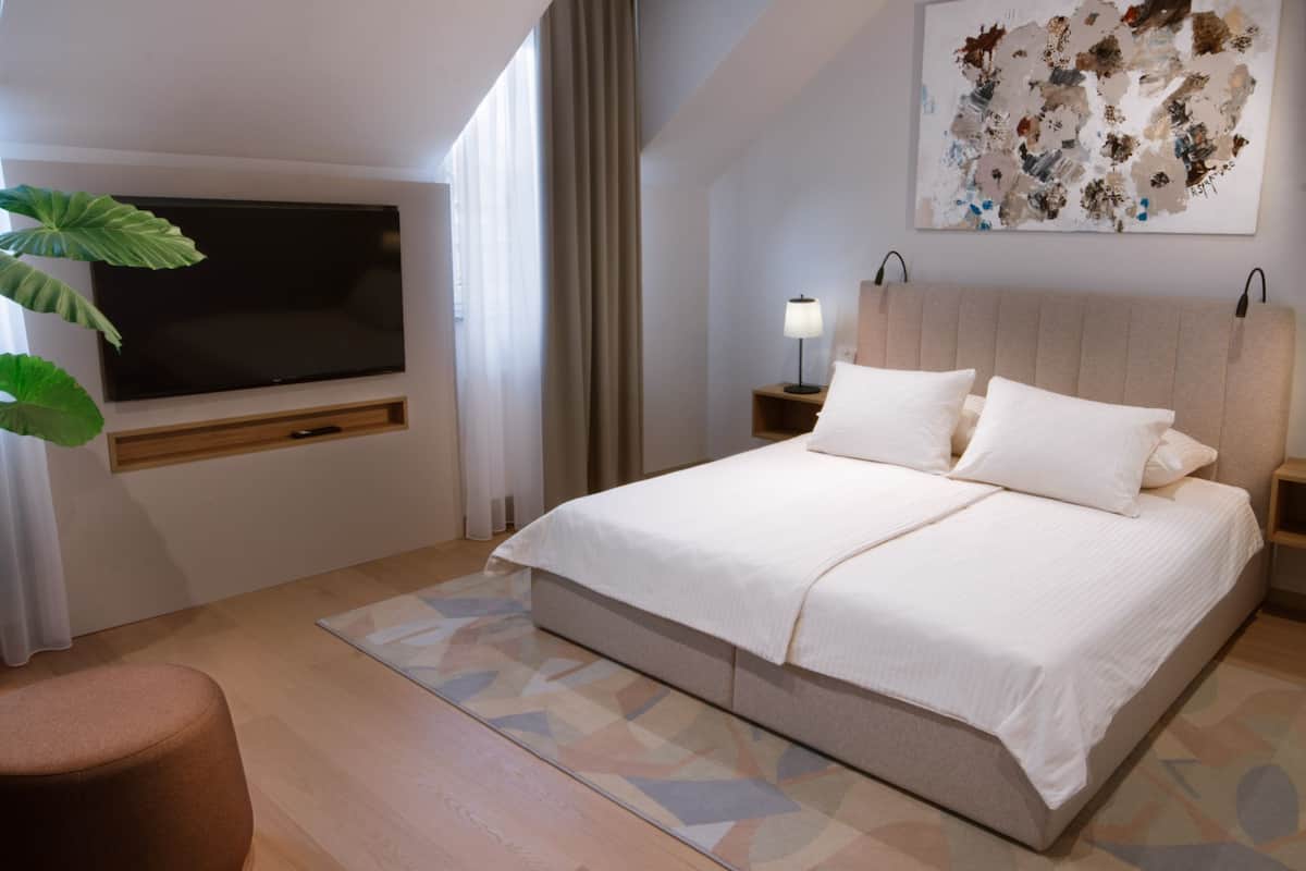 Comfort Double Room 1 | Ücretsiz minibar, odada kasa, dizüstü bilgisayar çalışma alanı 