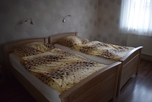 2 bedrooms, iron/ironing board, WiFi, bed sheets