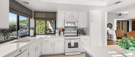 Fridge, microwave, stovetop, dishwasher