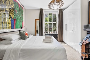 2 habitaciones, tabla de planchar con plancha, wifi y ropa de cama 