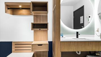 Combined shower/bathtub, hair dryer, towels, soap