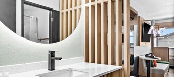 Superior & Sage Hotel