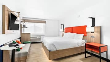 Room, 1 King Bed, Non Smoking | Blackout drapes, iron/ironing board, free WiFi, bed sheets