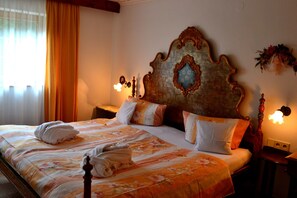 2 bedrooms, WiFi, bed sheets, wheelchair access