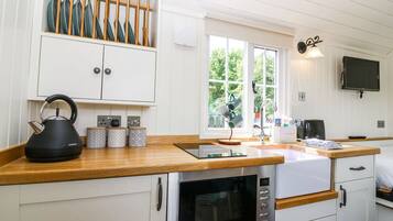 Cookware/dishes/utensils