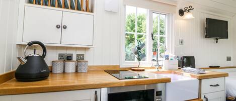 Køkkentøj/tallerkener/redskaber