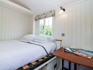 1 bedroom, individually decorated, individually furnished, free WiFi - Airlie (Forfar)