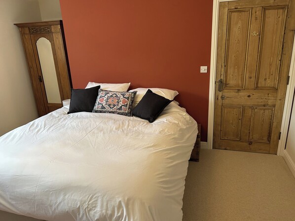 Cottage | 4 bedrooms, individually decorated, individually furnished