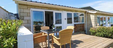 屋外ダイニングエリア