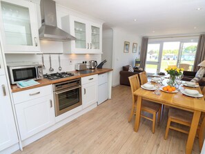 Cookware/dishes/utensils - Cape 14 (Yarmouth)