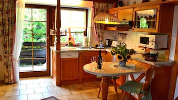 Réfrigérateur, micro-ondes, plaque de cuisson, lave-vaisselle