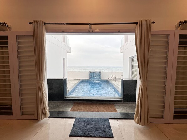 Outdoor pool - Truliv Villa Aqua (Tirupporur)