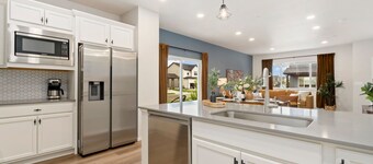 Mosaic Modern | Dog Friendly, Pool + King Suite