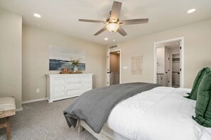3 bedrooms, desk, iron/ironing board, travel cot
