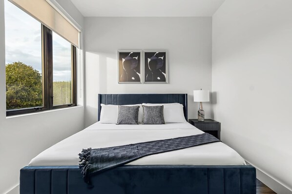 2 bedrooms, desk, iron/ironing board, WiFi