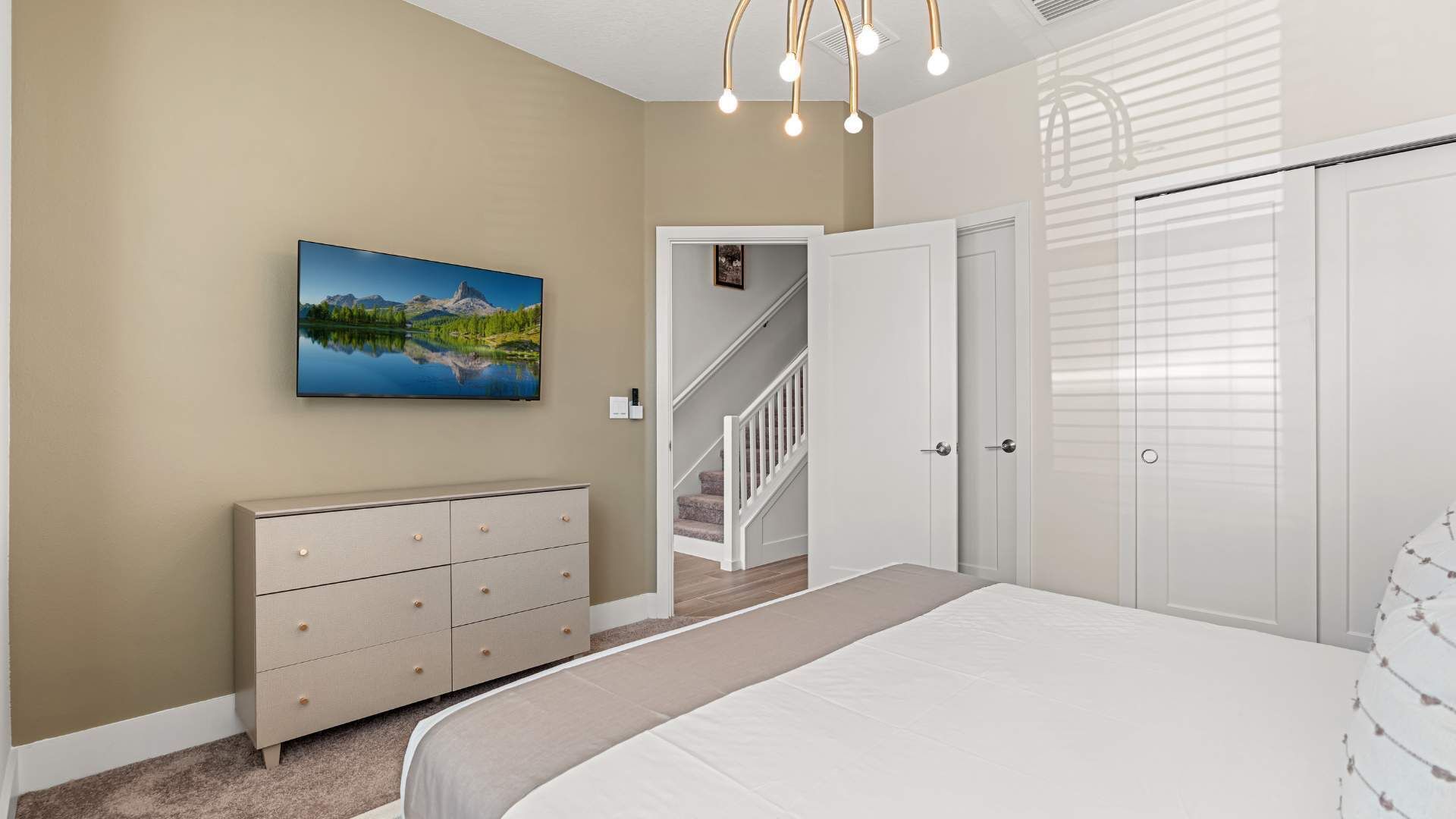 3 bedrooms, iron/ironing board, WiFi, bed sheets