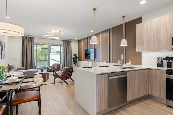 KĂŒhlschrank, Mikrowelle, Ofen, Herdplatte