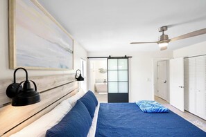 3 bedrooms, desk, iron/ironing board, travel crib