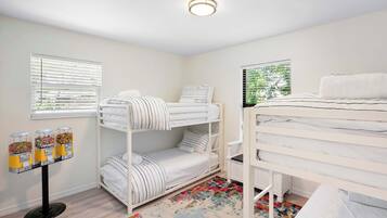 3 bedrooms, desk, iron/ironing board, travel crib