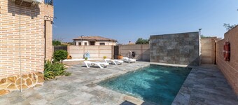 Holiday Home 'El Balcón A Toledo' with Private Pool, Wi-Fi and Air Conditioning