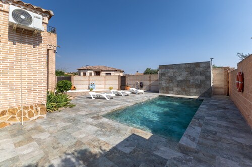 Holiday Home 'El Balcón A Toledo' with Private Pool, Wi-Fi and Air Conditioning