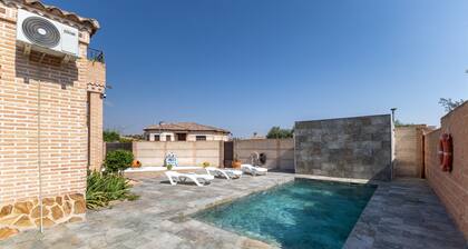 Holiday Home 'El Balcón A Toledo' with Private Pool, Wi-Fi and Air Conditioning