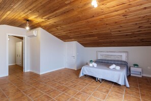 4 slaapkamers, een strijkplank/strijkijzer, wifi, beddengoed