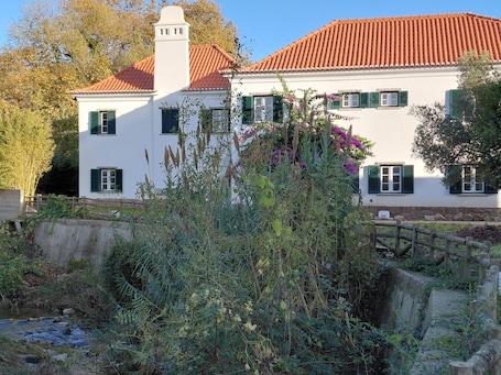 Property grounds. Estalagem De Colares