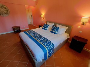 Superior-Doppelzimmer, Balkon, Flussblick | Allergikerbettwaren, Tempur-Pedic-Betten, Zimmersafe