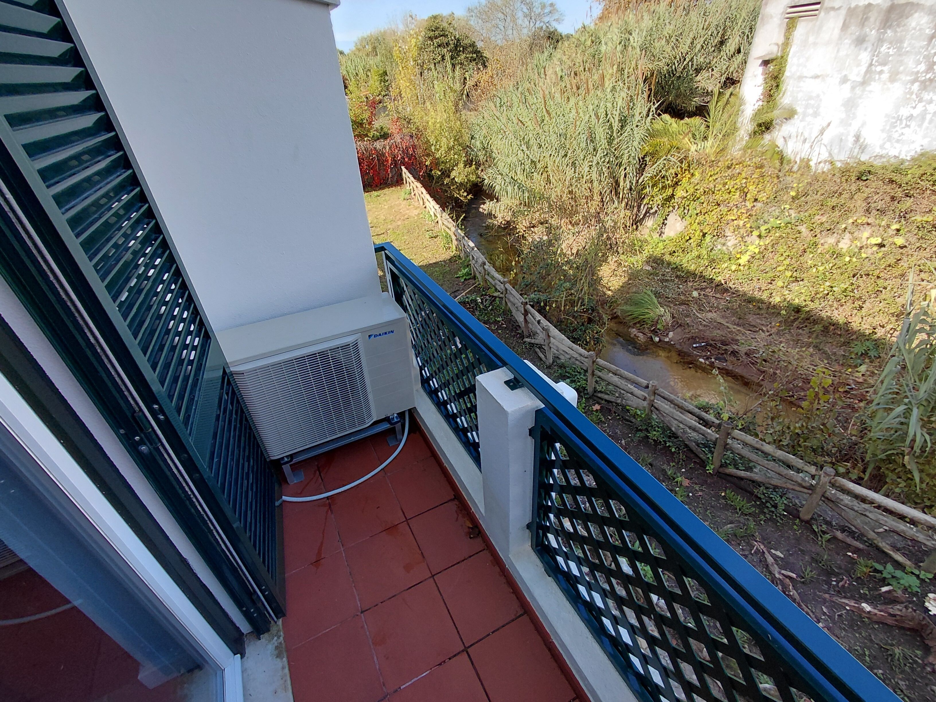 Superior tweepersoonskamer, balkon, uitzicht op rivier | Terrein van de accommodatie