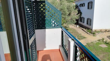 Superior Double Room, Balcony, Courtyard View | Property grounds