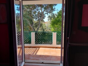 Kahden hengen superior-huone, parveke, näköala puutarhaan | Sisätilat