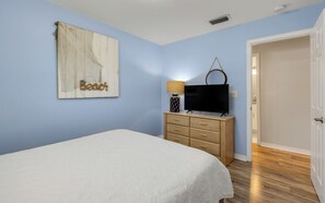 5 bedrooms, iron/ironing board, WiFi, bed sheets