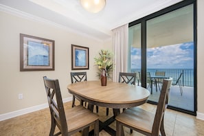 Condo, 2 Bedrooms | Dining