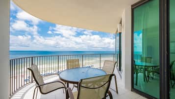 Condo, 2 Bedrooms | Outdoor dining