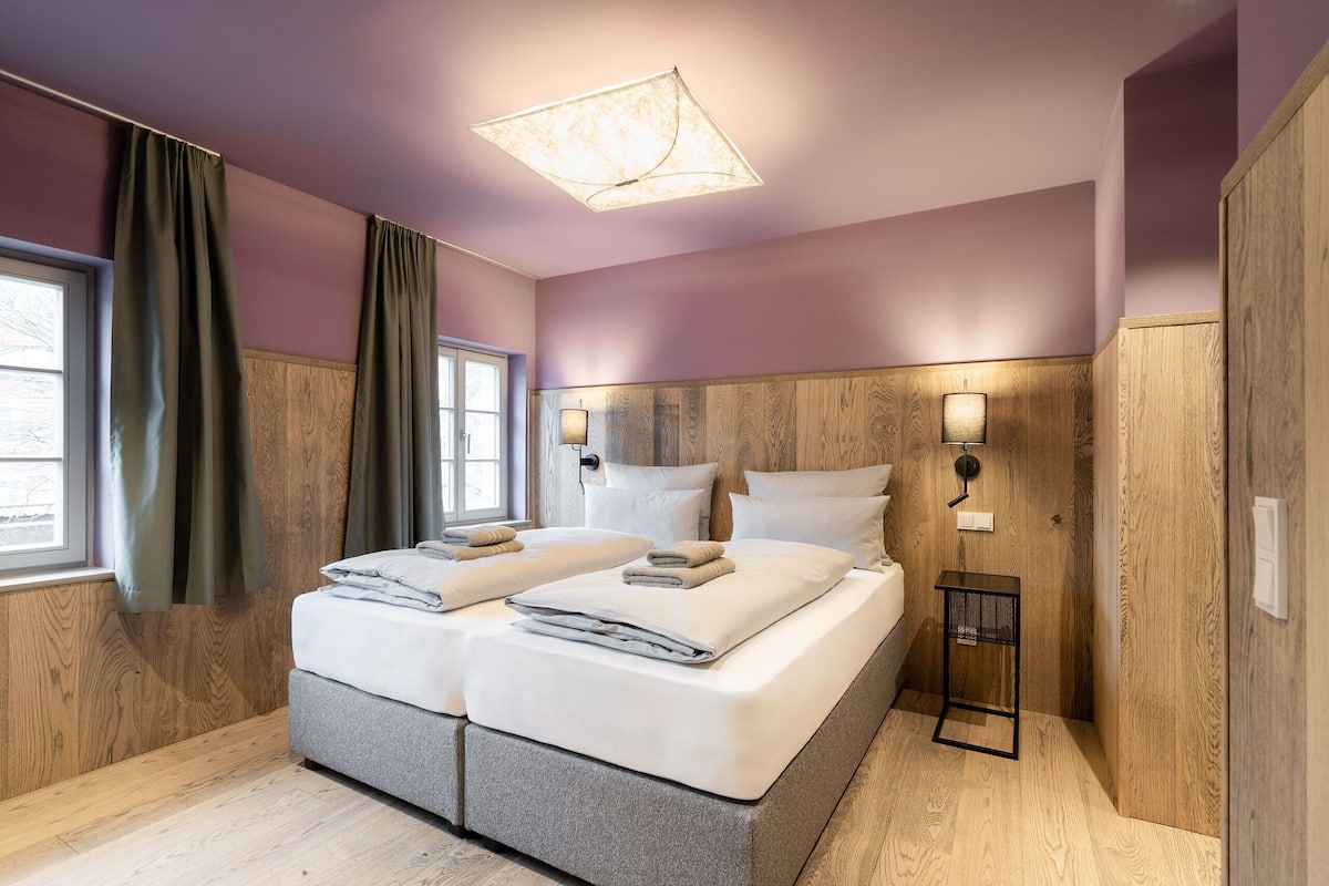 Caja de seguridad en la habitación y cortinas blackout