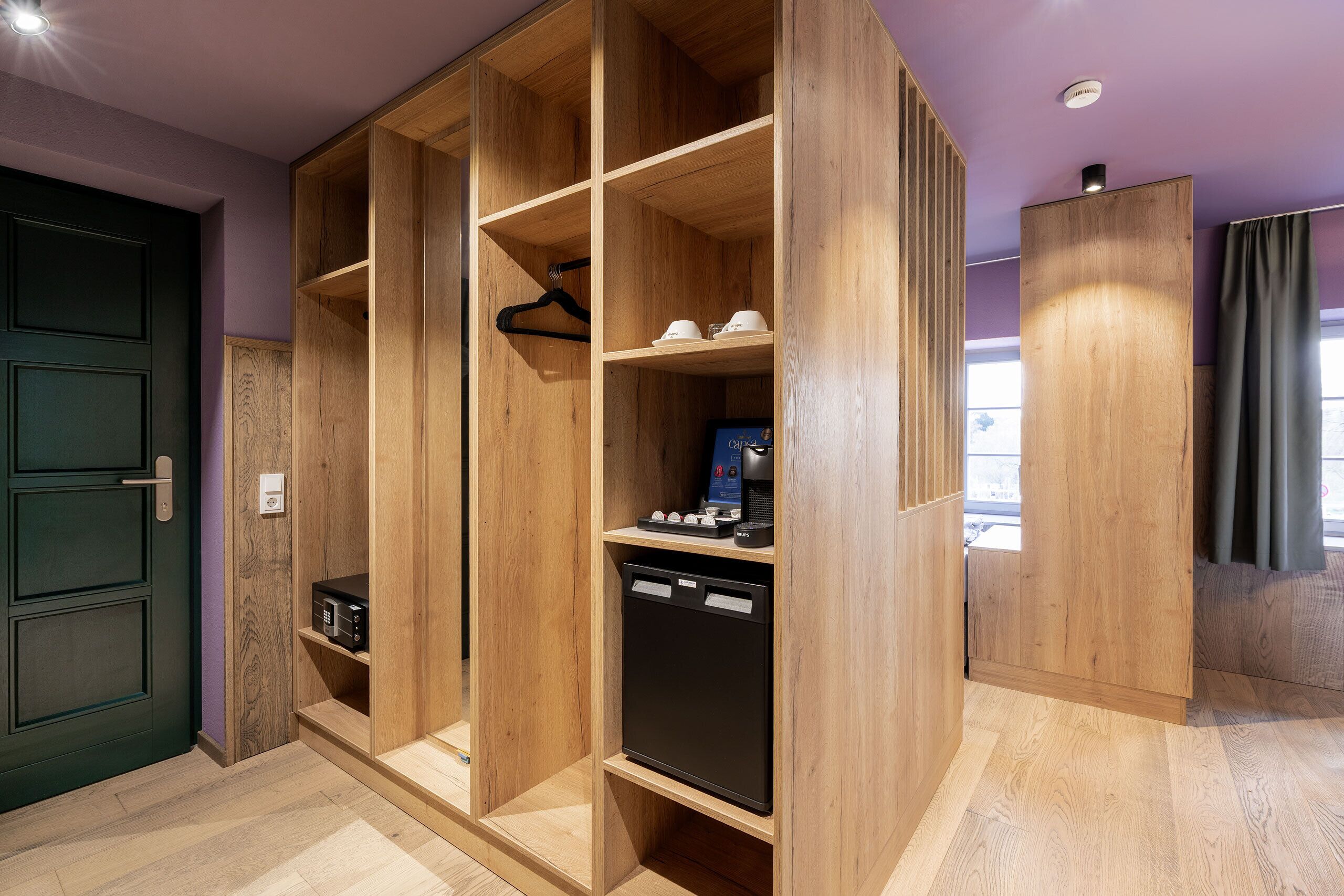 Zimmer 6 | Zimmersafe, Verdunkelungsvorhänge, schallisolierte Zimmer