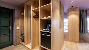 Zimmer 6 | Zimmersafe, VerdunkelungsvorhÀnge, schallisolierte Zimmer